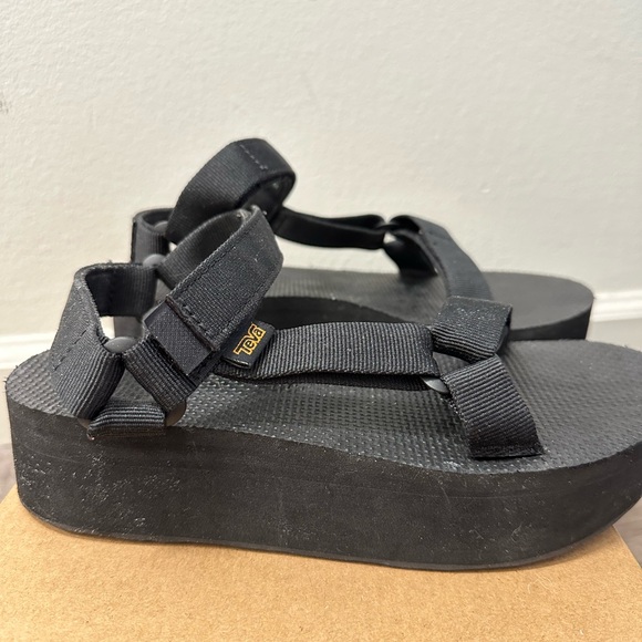Teva Flatform Universal Sandal - Picture 4 of 7